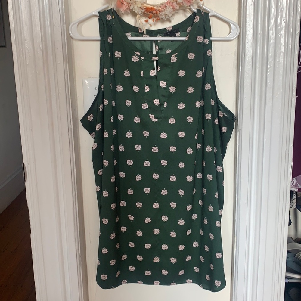 Green Ann Taylor Floral Sleeveless Dressy Blouse